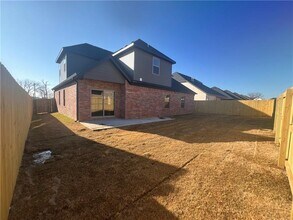 7202 SW Basswood Ave in Bentonville, AR - Foto de edificio - Building Photo