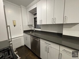 BEEKMAN PLACE in New York, NY - Building Photo