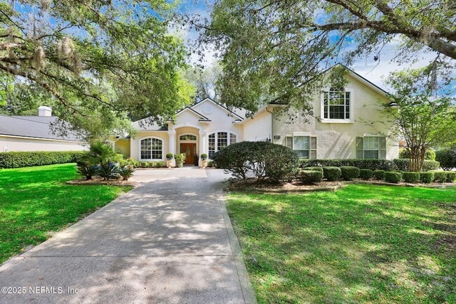 property at 526 Oakmont Dr
