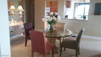 6520 Valen Way in Naples, FL - Building Photo