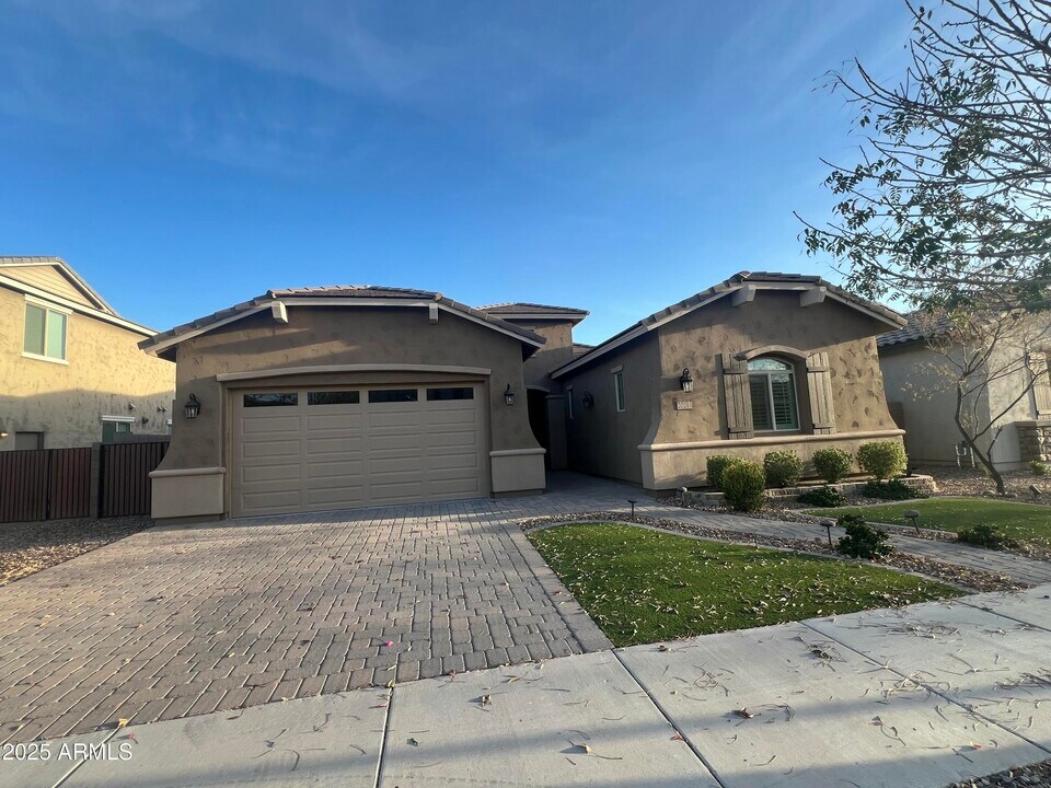 20293 E Hummingbird Dr in Queen Creek, AZ - Building Photo