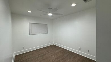 16900 Marlin Pl in Van Nuys, CA - Foto de edificio - Building Photo