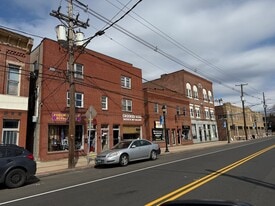 35 W Main St, Unit 6 in Plainville, CT - Building Photo