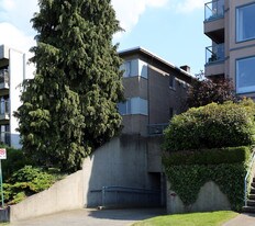 2140 W 2nd Ave in Vancouver, BC - Building Photo