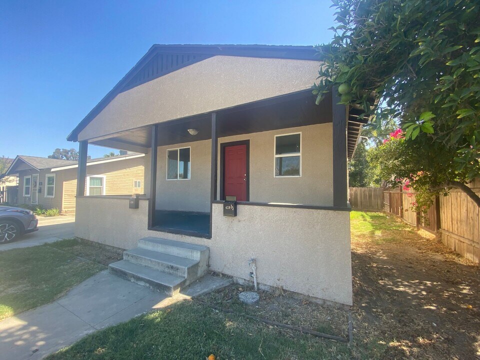 429 Florinda St in Hanford, CA - Building Photo