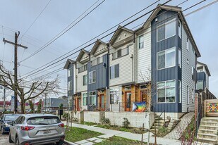 7031 42nd Ave S in Seattle, WA - Building Photo