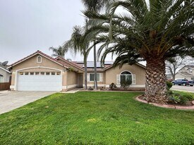 2266 Ranier Way in Hanford, CA - Building Photo