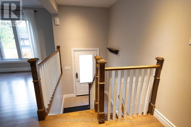 2424 Yolanda Dr in Oakville, ON - Building Photo - Building Photo