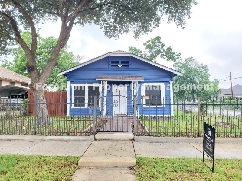 933 Lamar St in San Antonio, TX - Building Photo