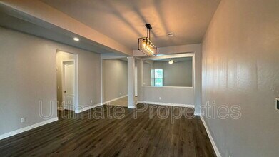 8548 W Midway Ave in Glendale, AZ - Building Photo - Building Photo