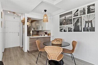 1255 Collins Ave, Unit 508 in Miami Beach, FL - Foto de edificio - Building Photo