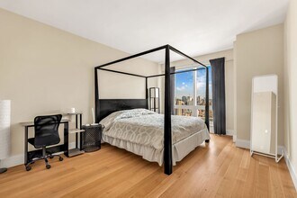 350 W 42nd St in New York, NY - Building Photo - Building Photo