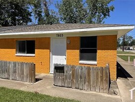 7803 Glass St in Houston, TX - Building Photo