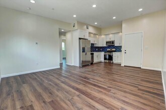 17095 Kingsbury St in Los Angeles, CA - Building Photo - Building Photo