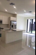 15839 NW 91st Ct in Miami Lakes, FL - Building Photo - Building Photo