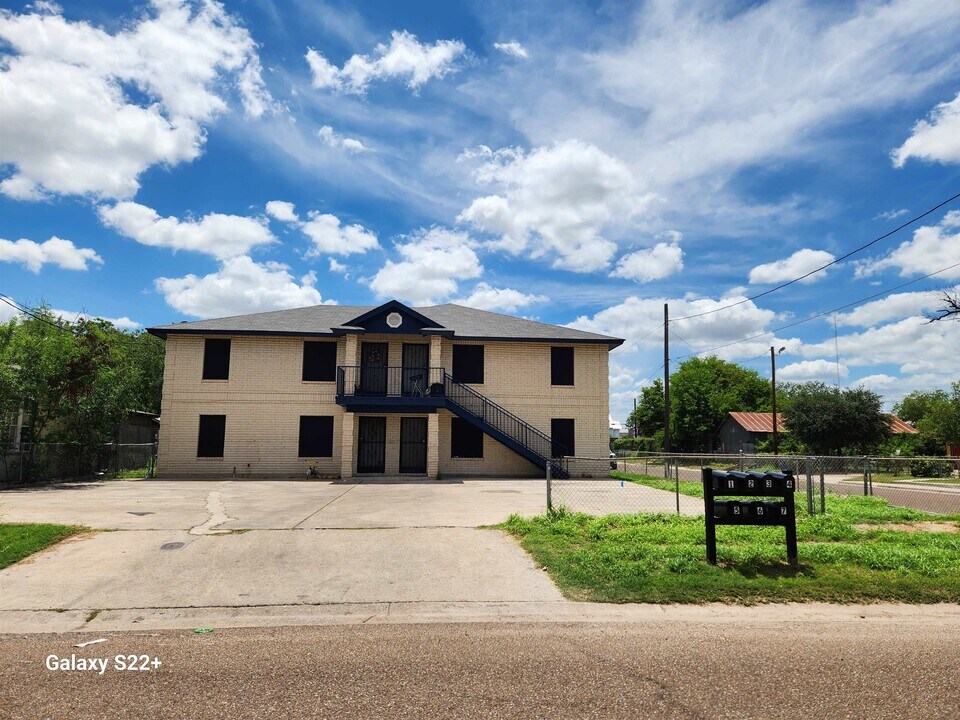 1420 Juarez Ave in Laredo, TX - Foto de edificio