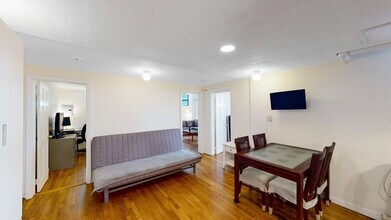 137 Peterborough St, Unit 32 in Boston, MA - Building Photo - Building Photo
