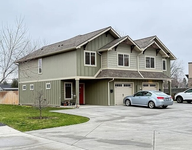 property at 226 E Whitman Dr
