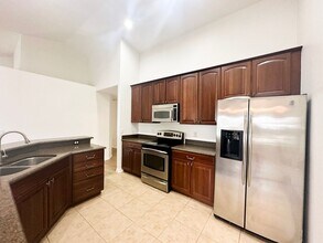 2351 Holly Pine Cir in Orlando, FL - Building Photo - Building Photo