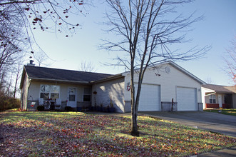 121 Autumn Pine Dr in Fairview Heights, IL - Building Photo - Building Photo