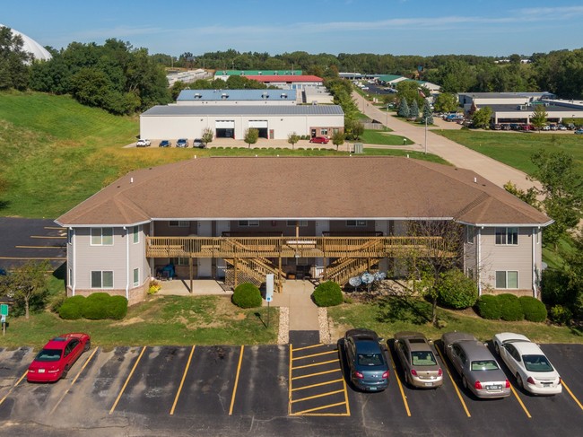 Ashford Apartments in Davenport, IA - Building Photo - Building Photo