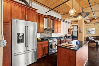 1818 N Water St in Milwaukee, WI - Building Photo - Building Photo