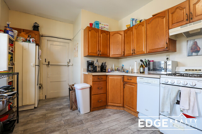 35 Chester St, Unit 1 in Boston, MA - Building Photo - Building Photo