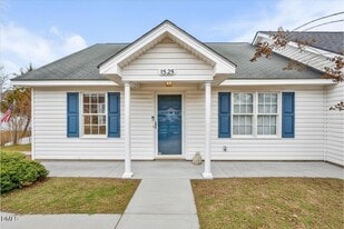 1525 Surrey Ct in Rocky Mount, NC - Building Photo