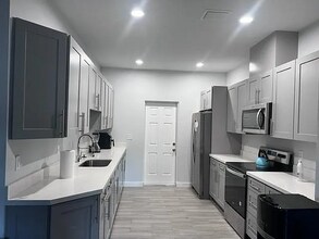 167 SW 3rd St in Deerfield Beach, FL - Foto de edificio - Building Photo