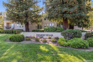 1910 Barrymore Common in Fremont, CA - Building Photo