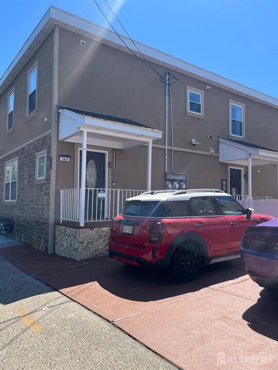365 Grove St in Perth Amboy, NJ - Building Photo