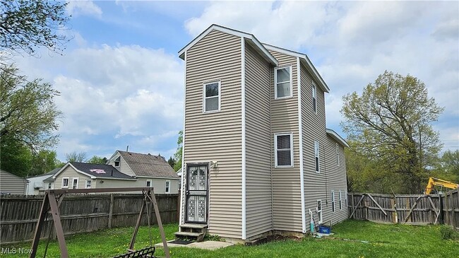 924 Grace St in Lorain, OH - Building Photo - Building Photo