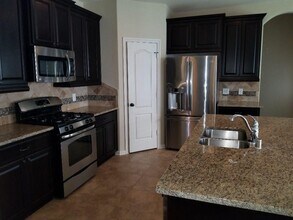 208 Morgan Isle Ln in Dickinson, TX - Building Photo - Building Photo