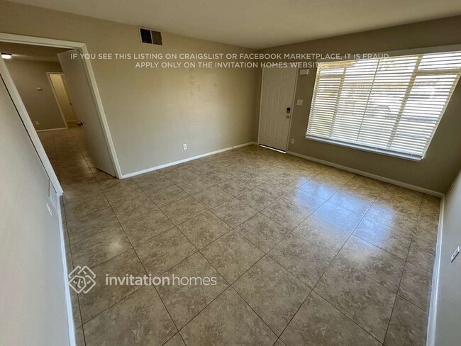 3737 W Lawrence Rd in Phoenix, AZ - Foto de edificio - Building Photo