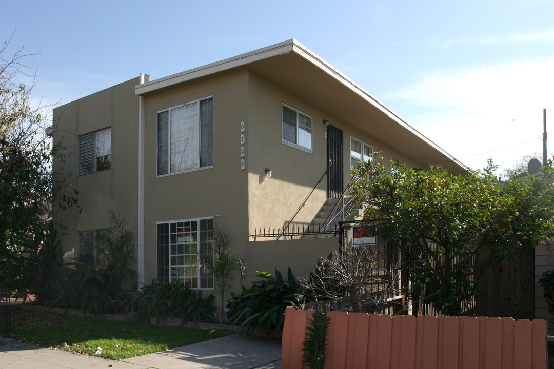 2922 E 15th St in Long Beach, CA - Foto de edificio