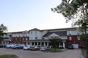 The Cade Courtyard Apartments