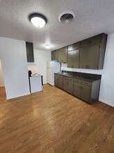 205 S Broad St in Lampasas, TX - Building Photo - Building Photo