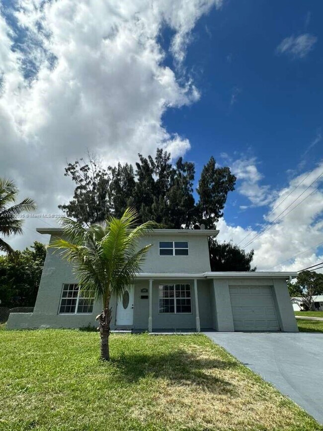 1189 NW 45th Ave in Lauderhill, FL - Building Photo - Building Photo