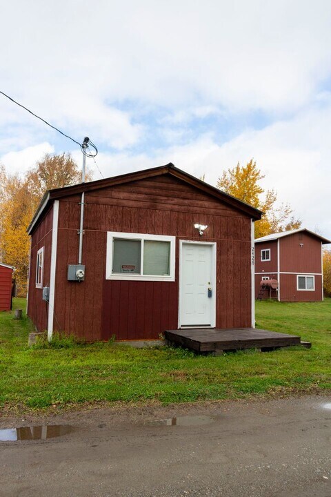 2426 Burtis Ave in North Pole, AK - Building Photo