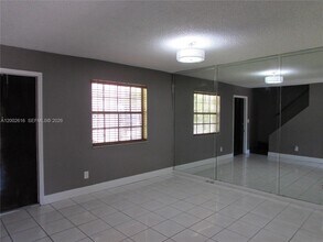 5555 Ludlam Rd in Miami, FL - Building Photo - Building Photo