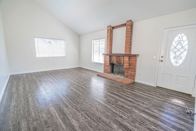 29710 Grandifloras Rd in Santa Clarita, CA - Building Photo - Building Photo