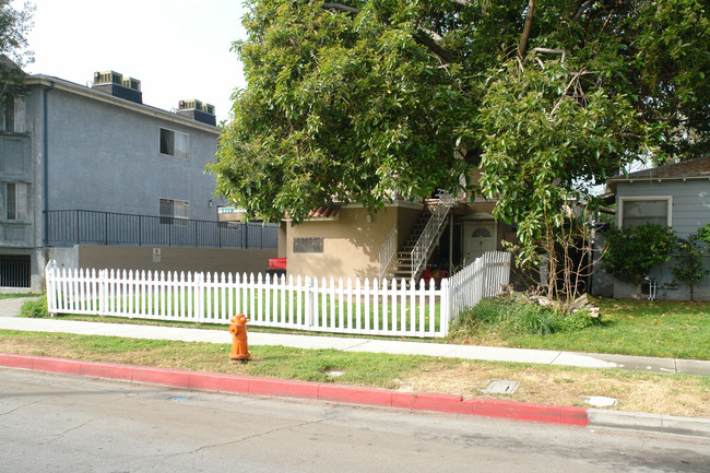 1219 S Lake St in Burbank, CA - Building Photo - Building Photo