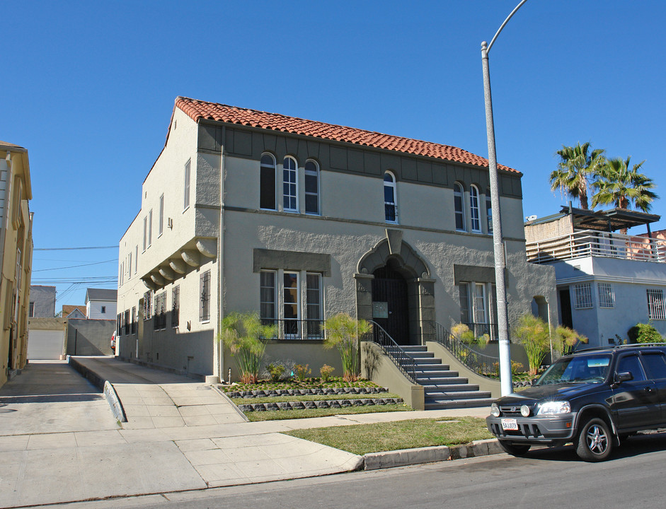 449 N Sierra Bonita Ave in Los Angeles, CA - Building Photo