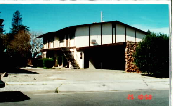 2609 Chester in Modesto, CA - Building Photo