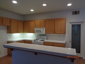 42525 Cinnabar Ct in Lancaster, CA - Building Photo - Building Photo