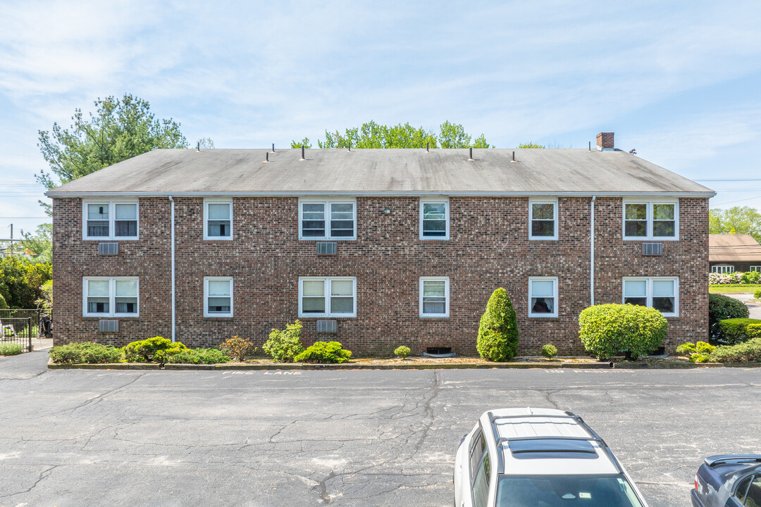 Midland Manor Apartments in Warwick, RI - Building Photo