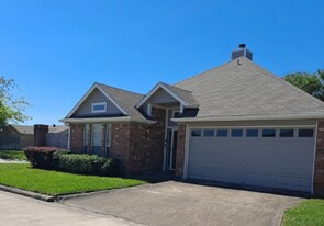 1069 Green Meadow St in Beaumont, TX - Building Photo