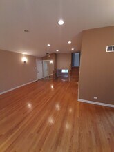 240 Glenview Rd in Glenview, IL - Foto de edificio - Building Photo