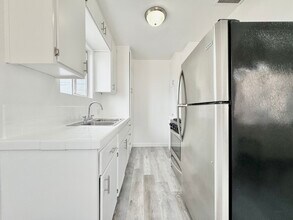 1917 W Martin Luther King Jr Blvd-Unit -8 in Los Angeles, CA - Building Photo - Building Photo