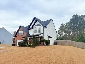945 Sweet Mill Ln in Lawrenceville, GA - Building Photo - Building Photo